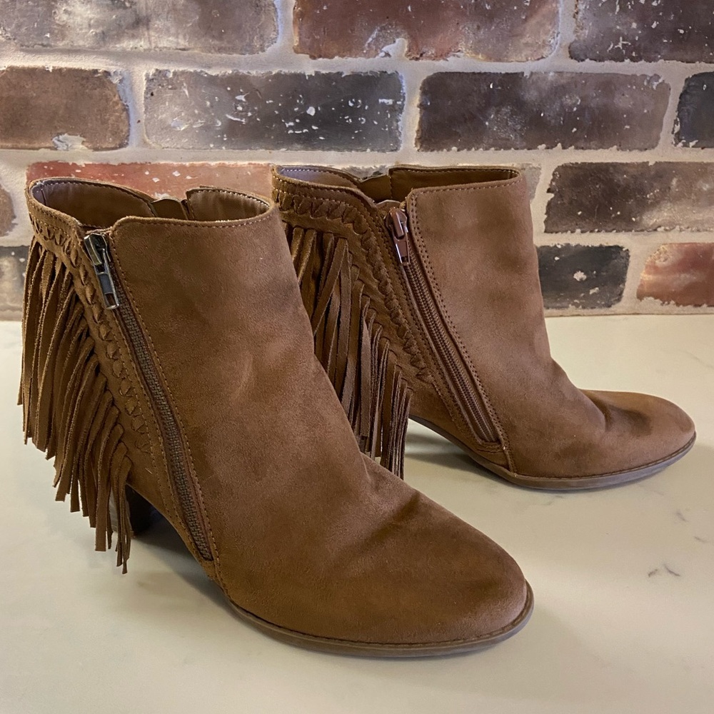 Indigo Rd. Fringe Bootie sz 10